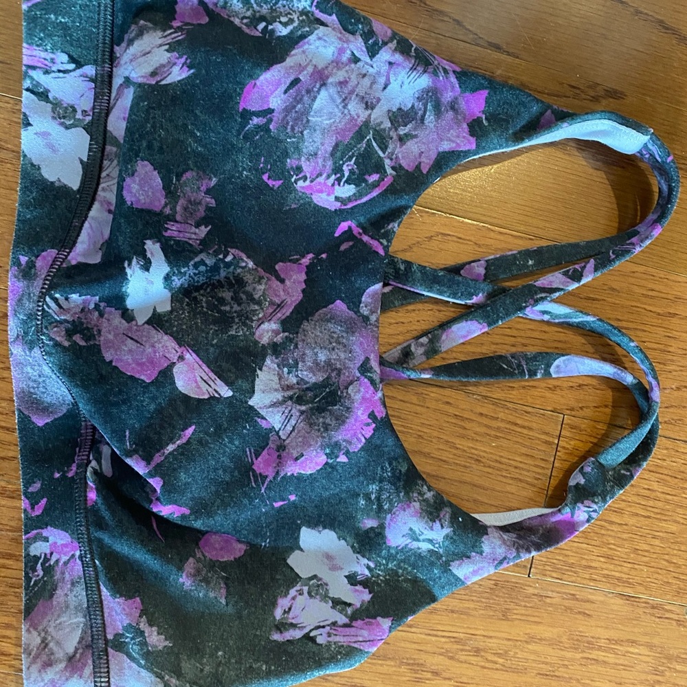 Lululemon sports bra